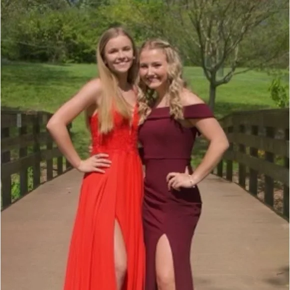 Beautiful Maroon Dress!! Only worn for pictures!! - Picture 2 of 4